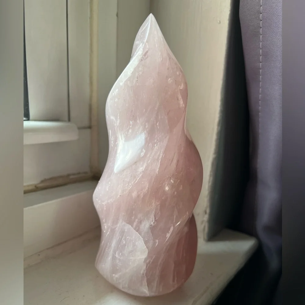 Elegant Rose Quartz Pink Crystal Sculpture - Picture 2 of 8